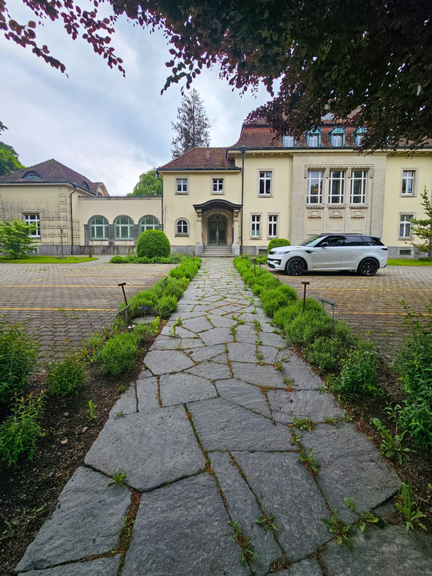 Spazio multifunzionale in una vecchia villa di fabbricante chiamata Giardino Wing - Foto 3 di 7