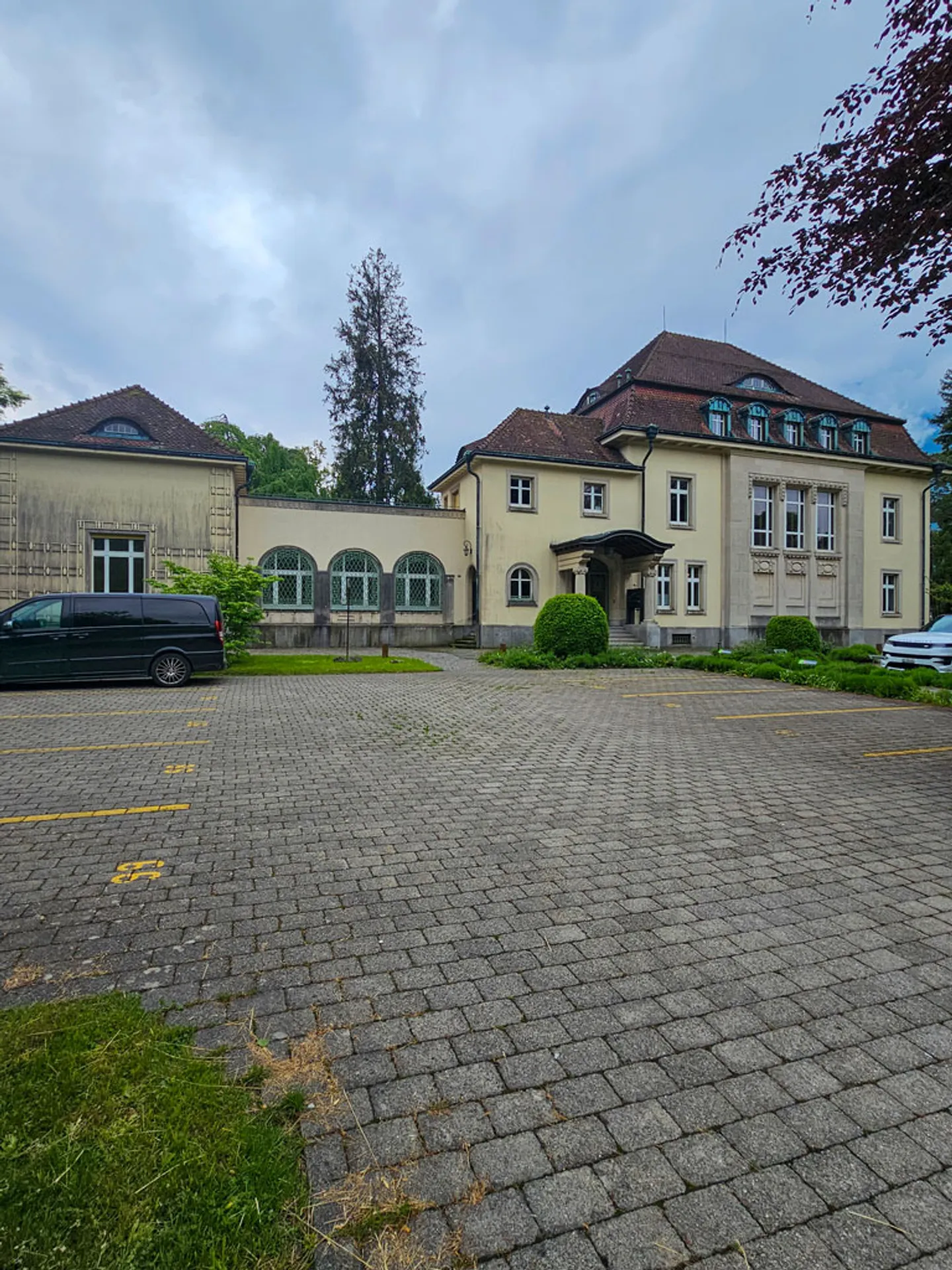 Spazio multifunzionale in una vecchia villa di fabbricante chiamata Giardino Wing - Foto 4 di 7