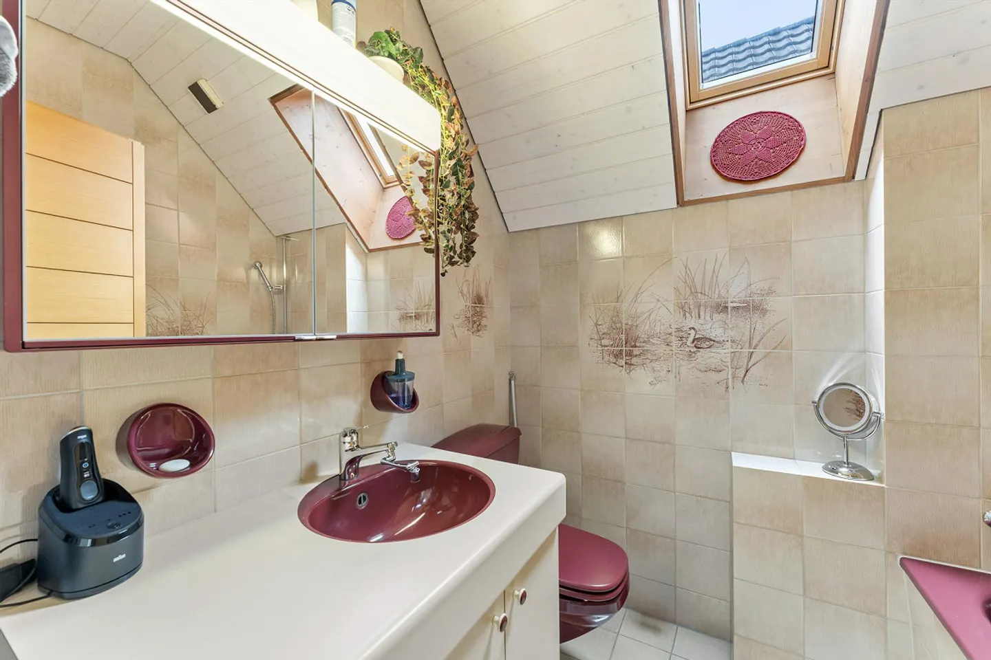 5.5-Zimmer-Maisonette mit Cheminée und viel Potenzial – nahe Thun - Foto 15 von 30