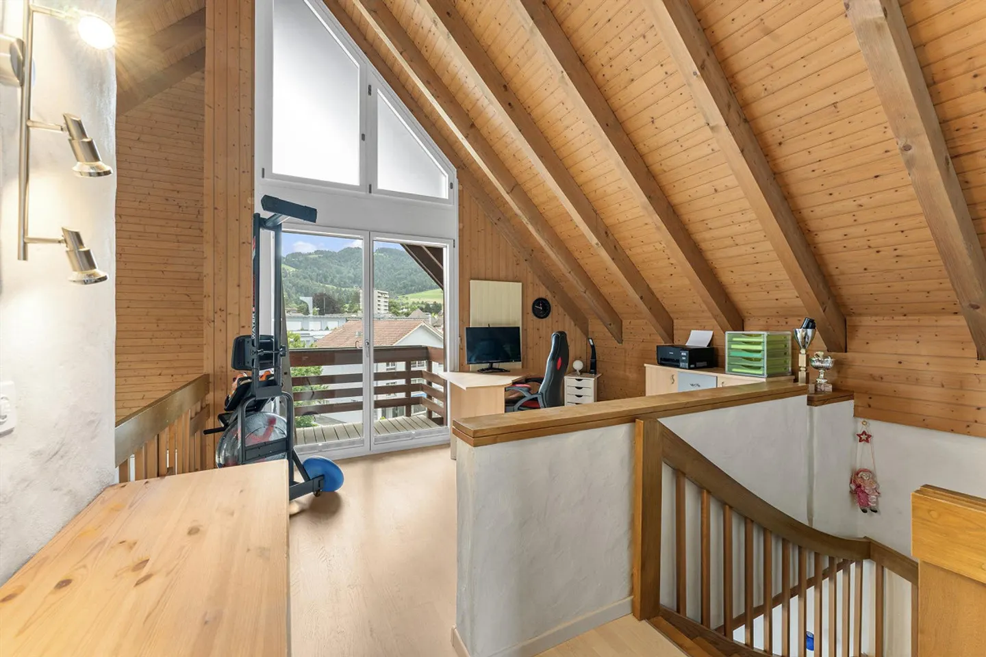 5.5-Zimmer-Maisonette mit Cheminée und viel Potenzial – nahe Thun - Foto 16 von 30