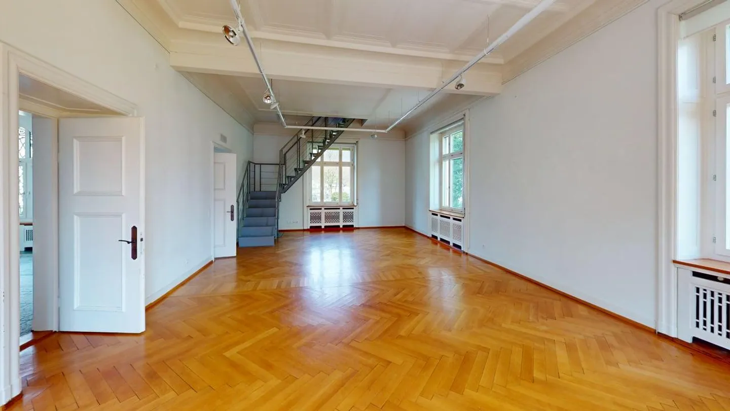 Spazio multifunzionale in una vecchia villa di fabbricante chiamata Giardino Wing - Foto 6 di 7