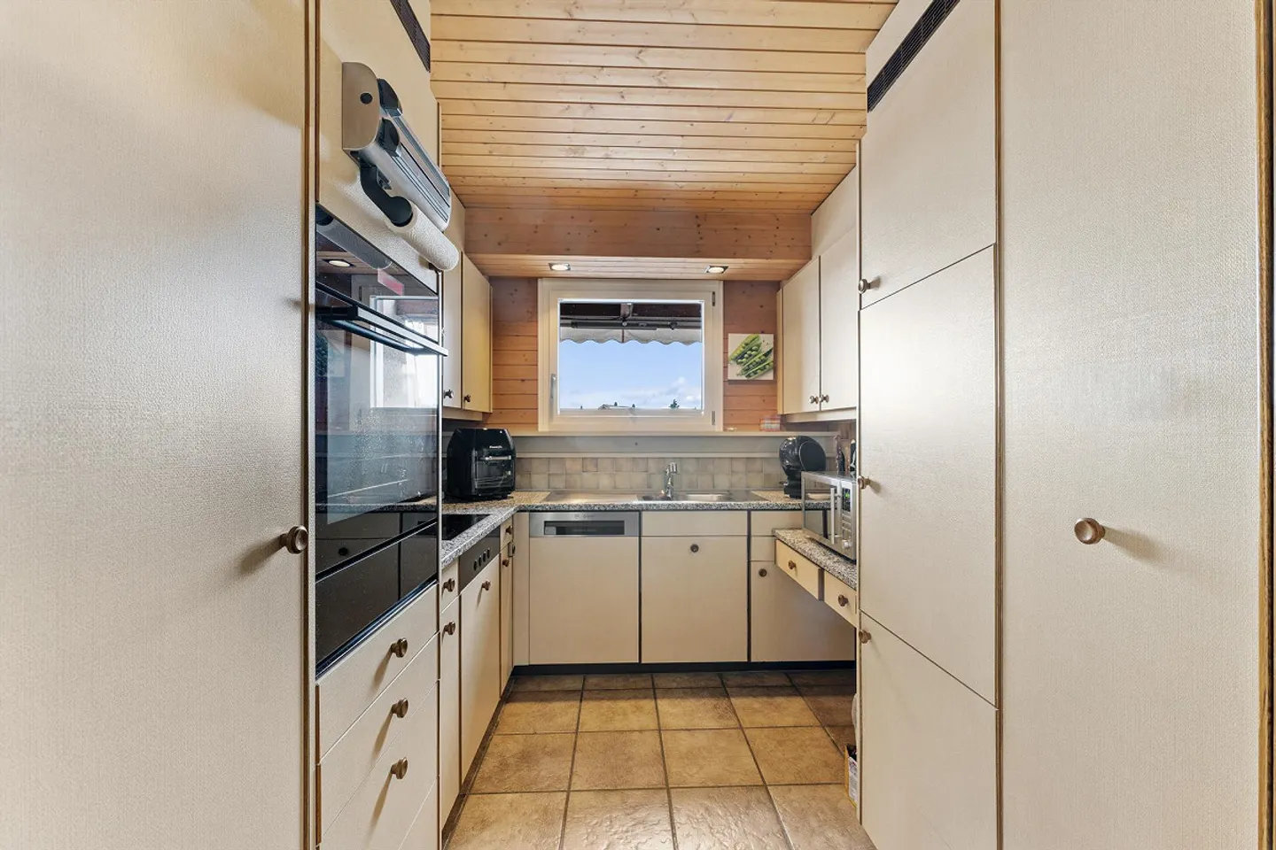 5.5-Zimmer-Maisonette mit Cheminée und viel Potenzial – nahe Thun - Foto 2 von 30