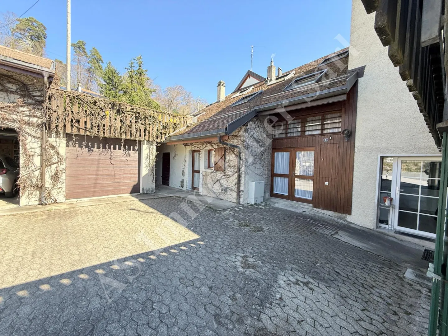Außergewöhnliche Lage in der Nähe aller Annehmlichkeiten - Foto 1 von 15
