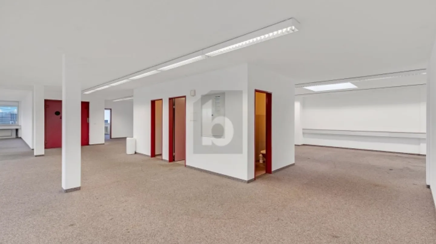 SPACIOUS IN A CENTRAL LOCATION - Photo 5 of 6