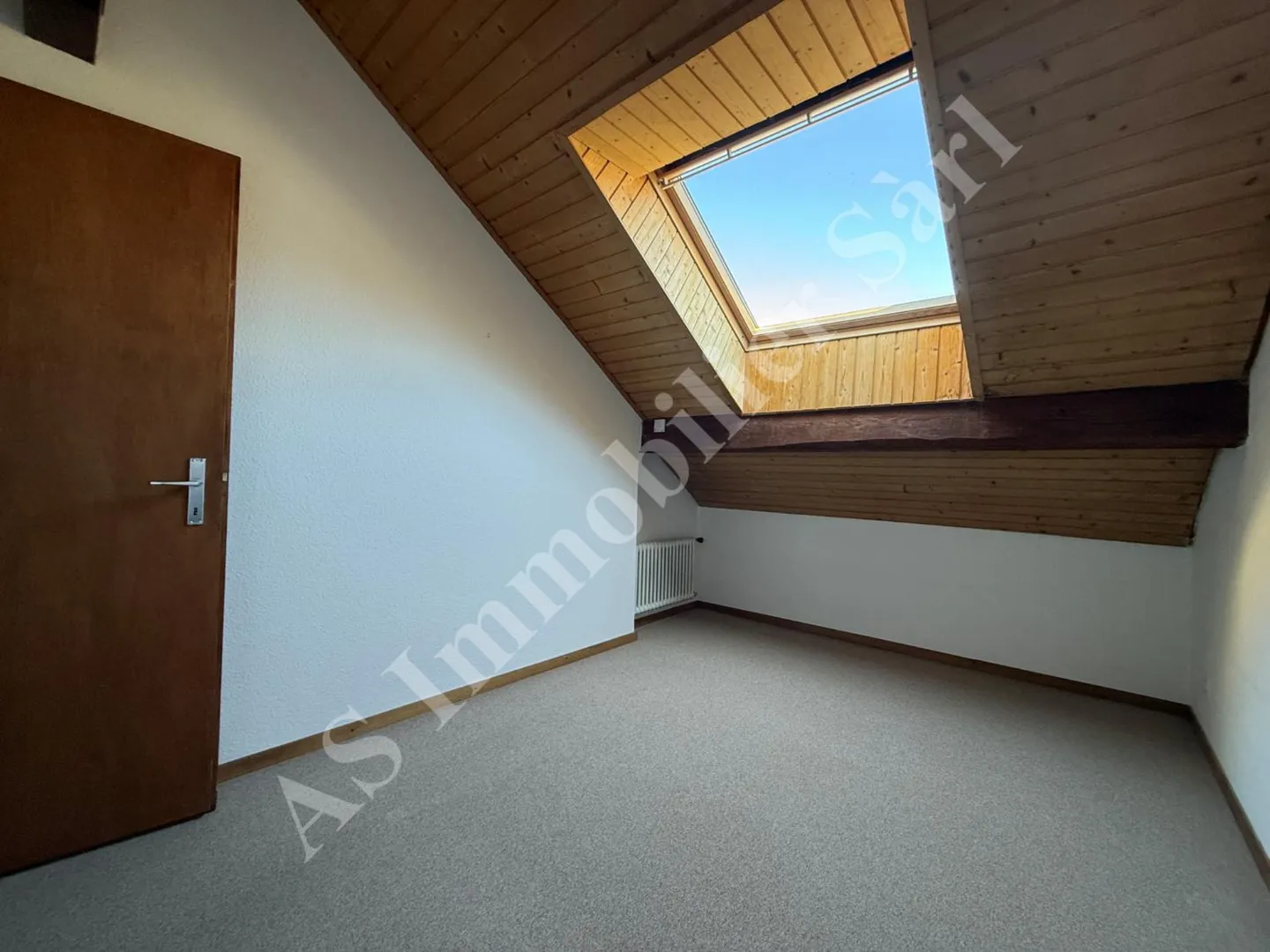 Außergewöhnliche Lage in der Nähe aller Annehmlichkeiten - Foto 4 von 15
