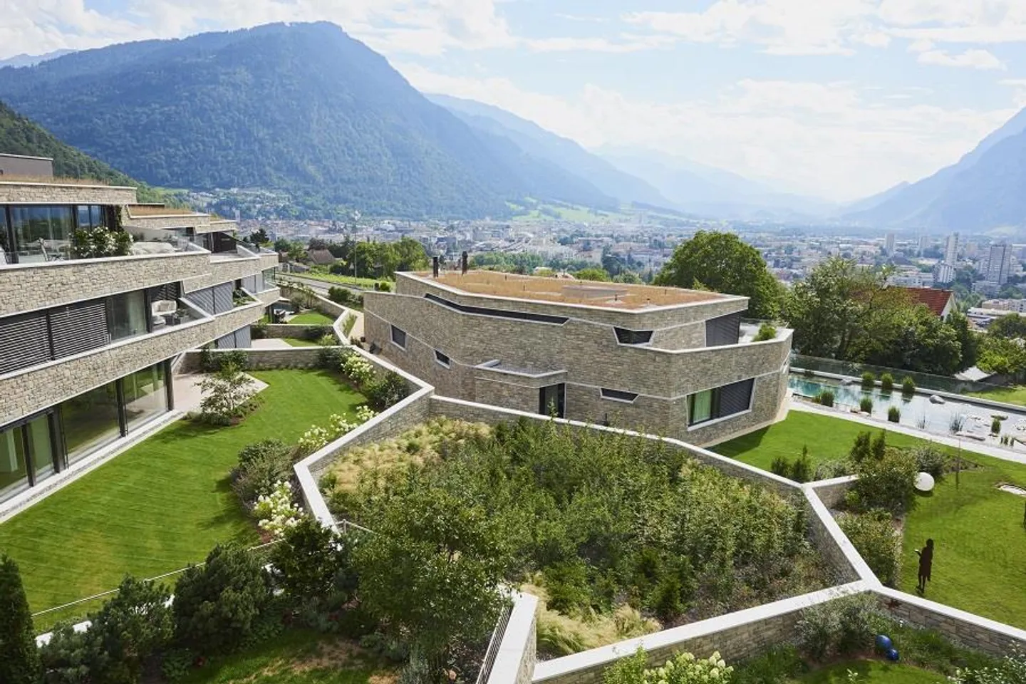 Exklusive Villa mit Biopool - Foto 1 von 3