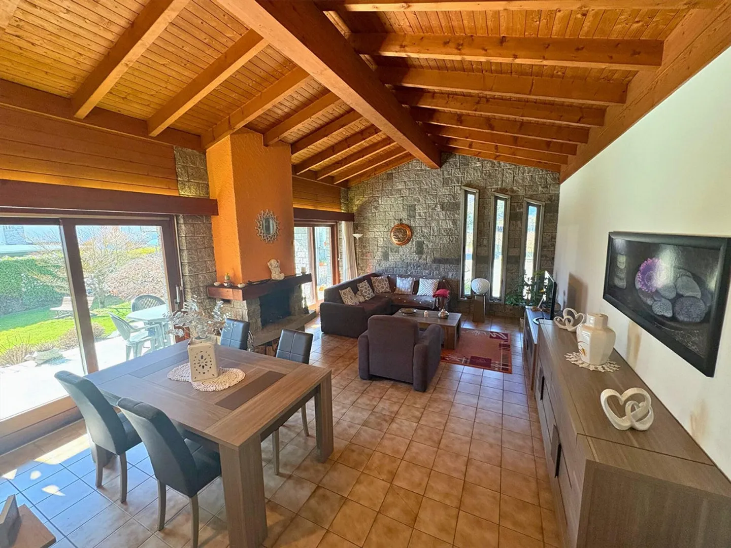 NEW PRICE!!! UNIQUENESS AND PRIVACY, WITH A WONDERFUL GARDEN - Photo 2 of 10