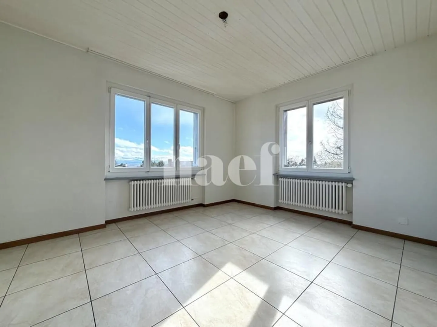 Erhabene 4.5-Zimmer-Wohnung mit Balkon in Bôle - Foto 2 von 10