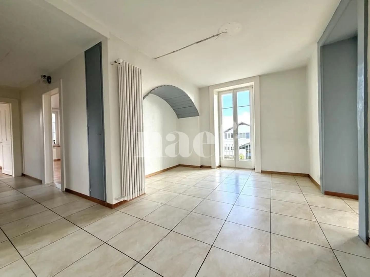 Erhabene 4.5-Zimmer-Wohnung mit Balkon in Bôle - Foto 4 von 10