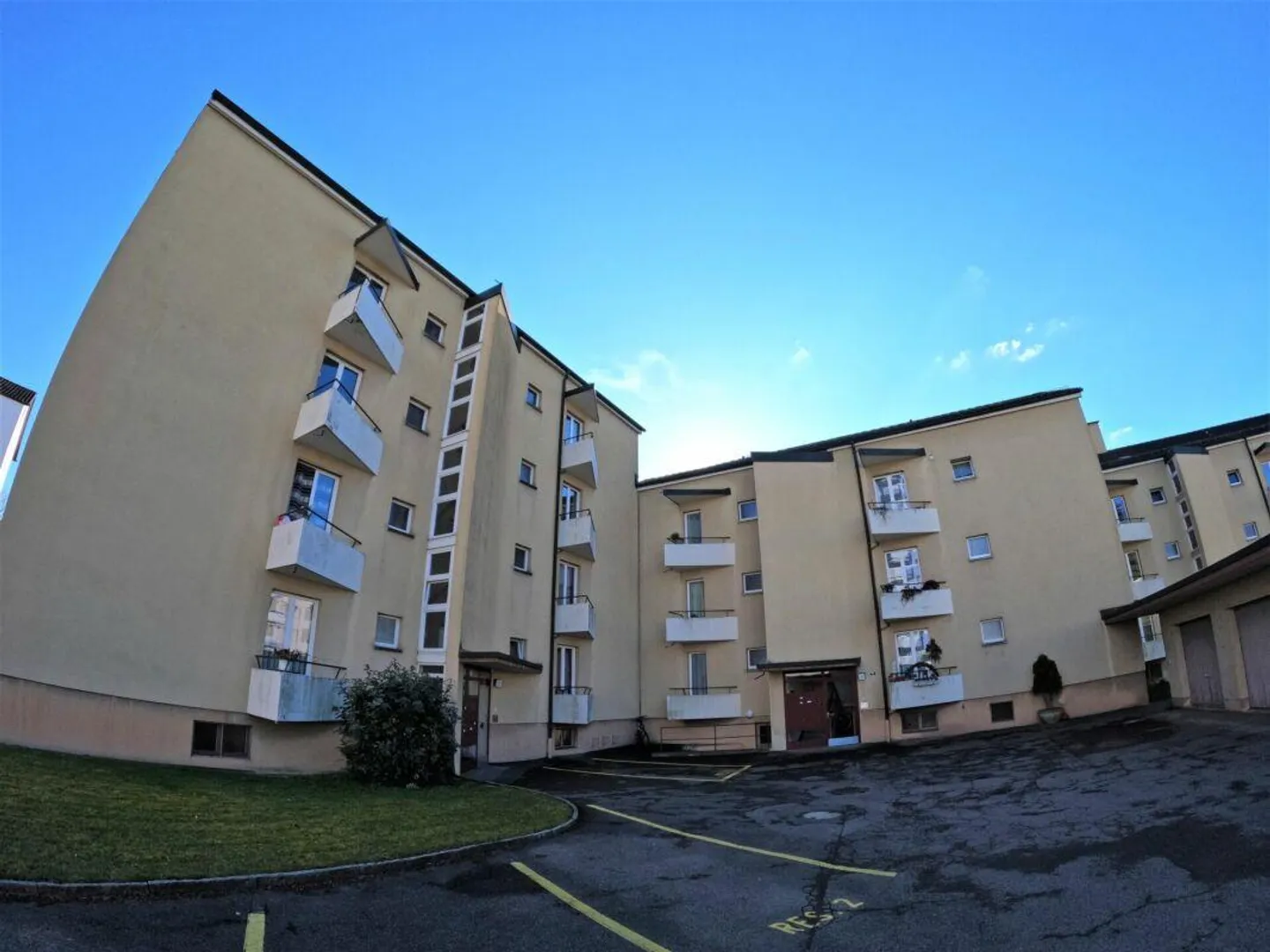 Family-friendly old apartment with balcony in a quiet location - Photo 1 of 11