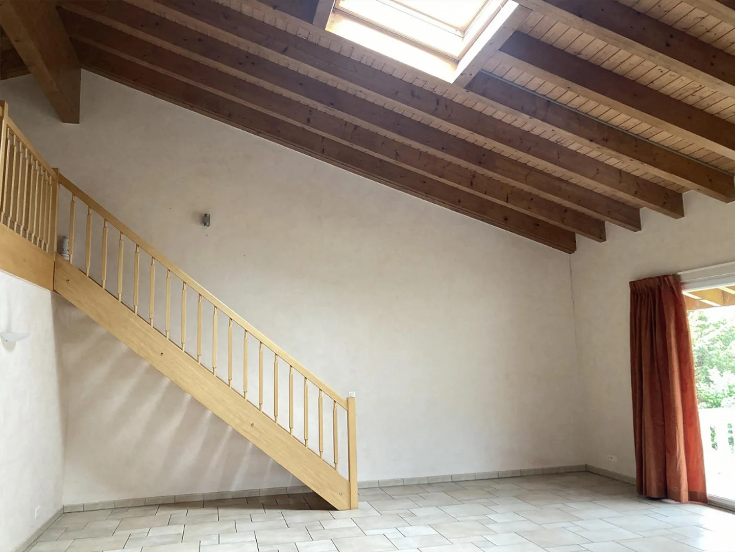 Magnifico appartamento di 4 e mezzo con soppalco in un quartiere tranquillo - Foto 4 di 12