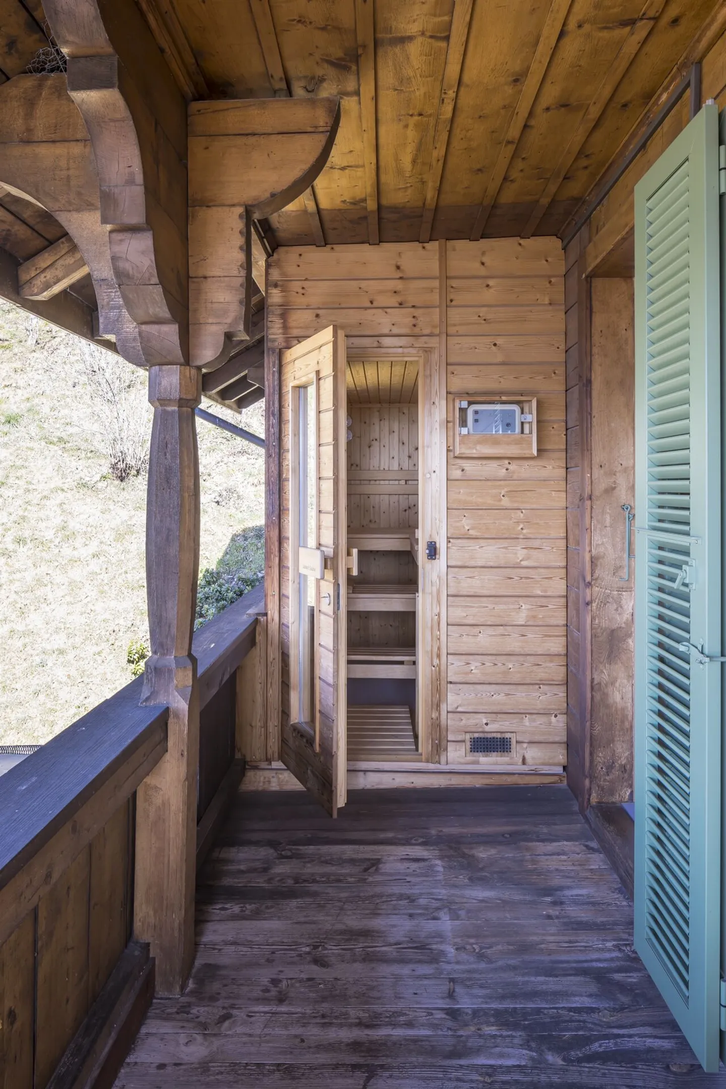 GRANDI PROPRIETÀ - Casa unifamiliare in una posizione tranquilla e soleggiata con vista sul lago di Thun e sulle montagne - Foto 13 di 20