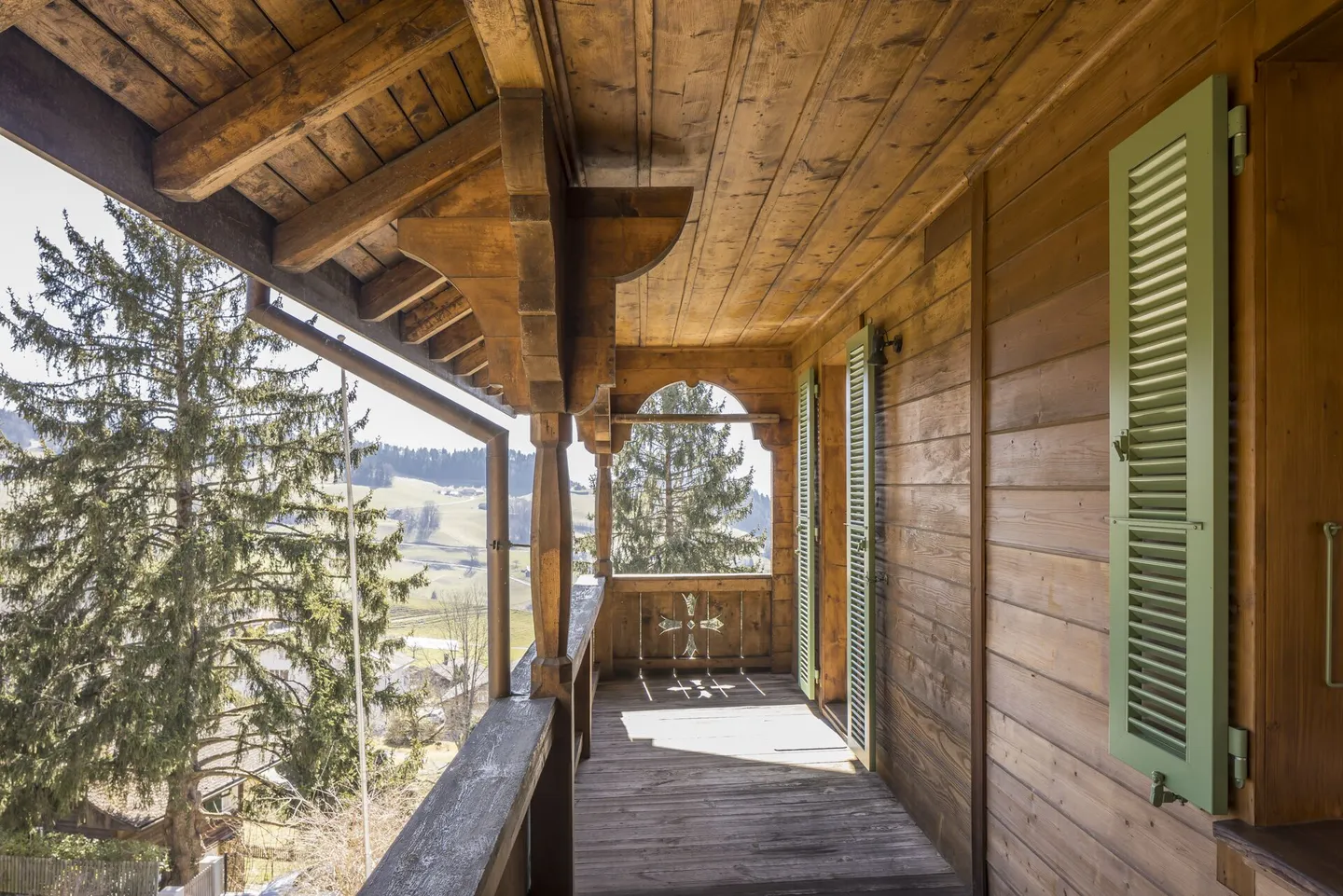 GRANDI PROPRIETÀ - Casa unifamiliare in una posizione tranquilla e soleggiata con vista sul lago di Thun e sulle montagne - Foto 14 di 20