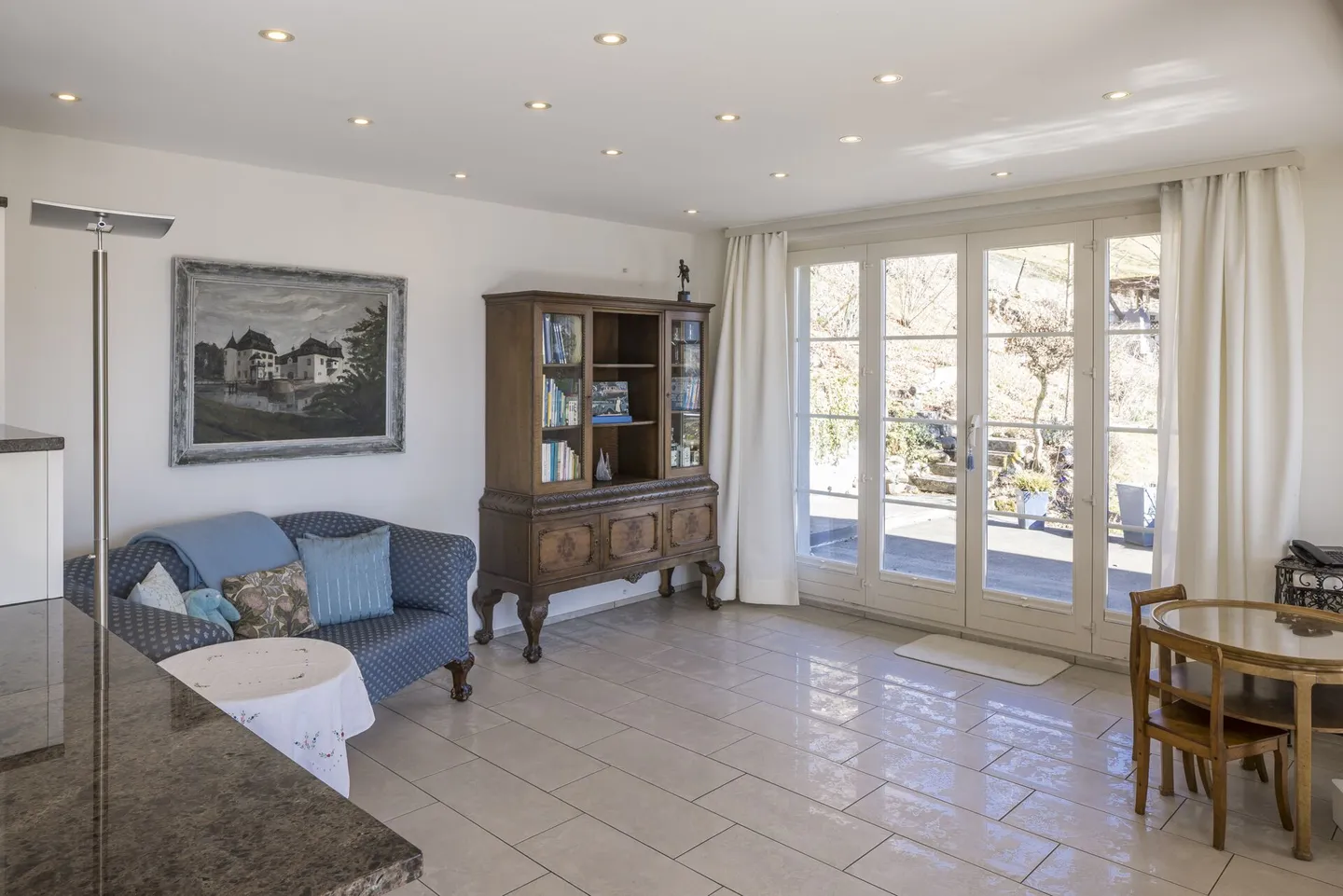 GRANDI PROPRIETÀ - Casa unifamiliare in una posizione tranquilla e soleggiata con vista sul lago di Thun e sulle montagne - Foto 15 di 20