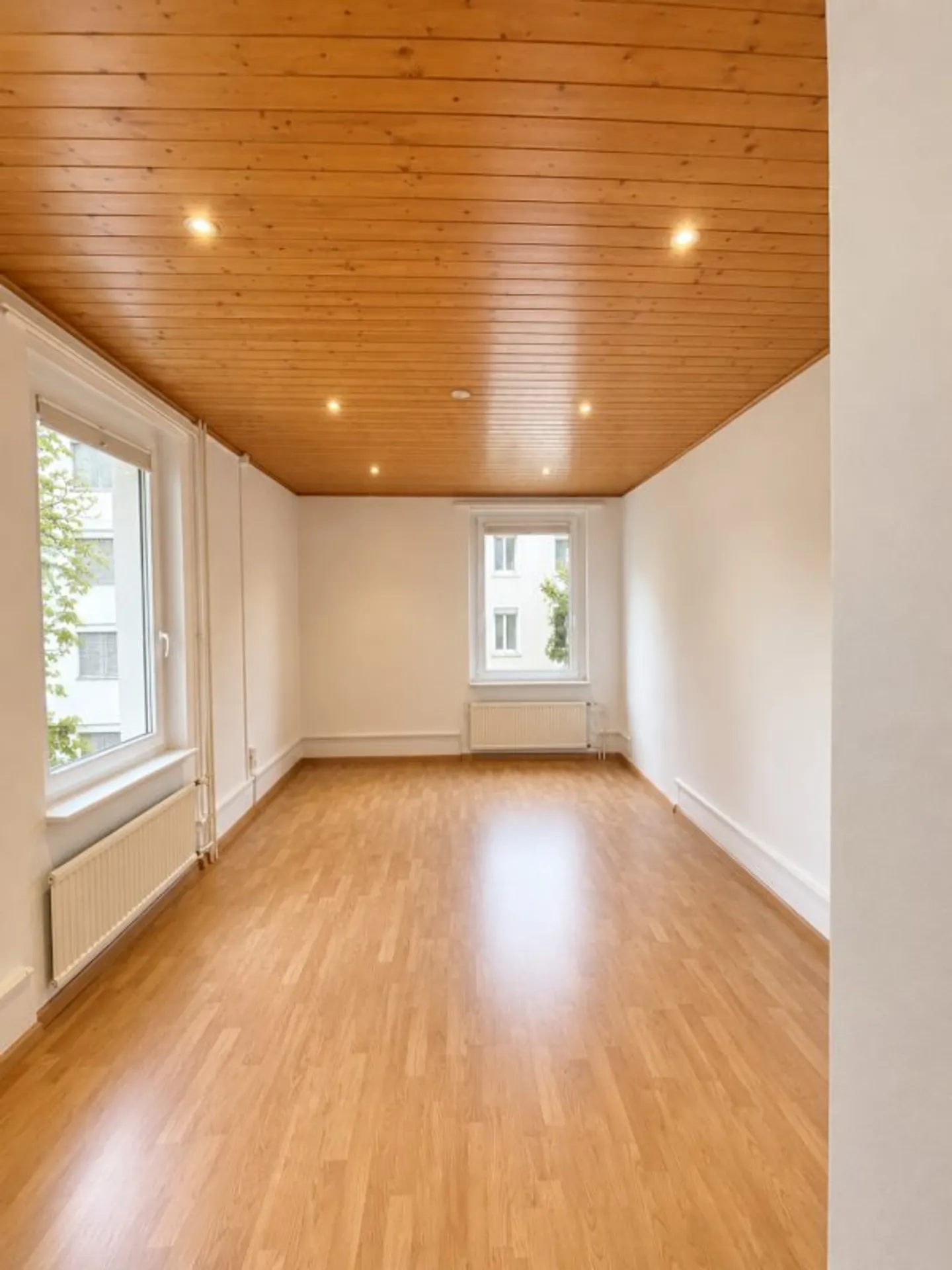 Spacious 3-Room Apartment - Photo 2 of 9