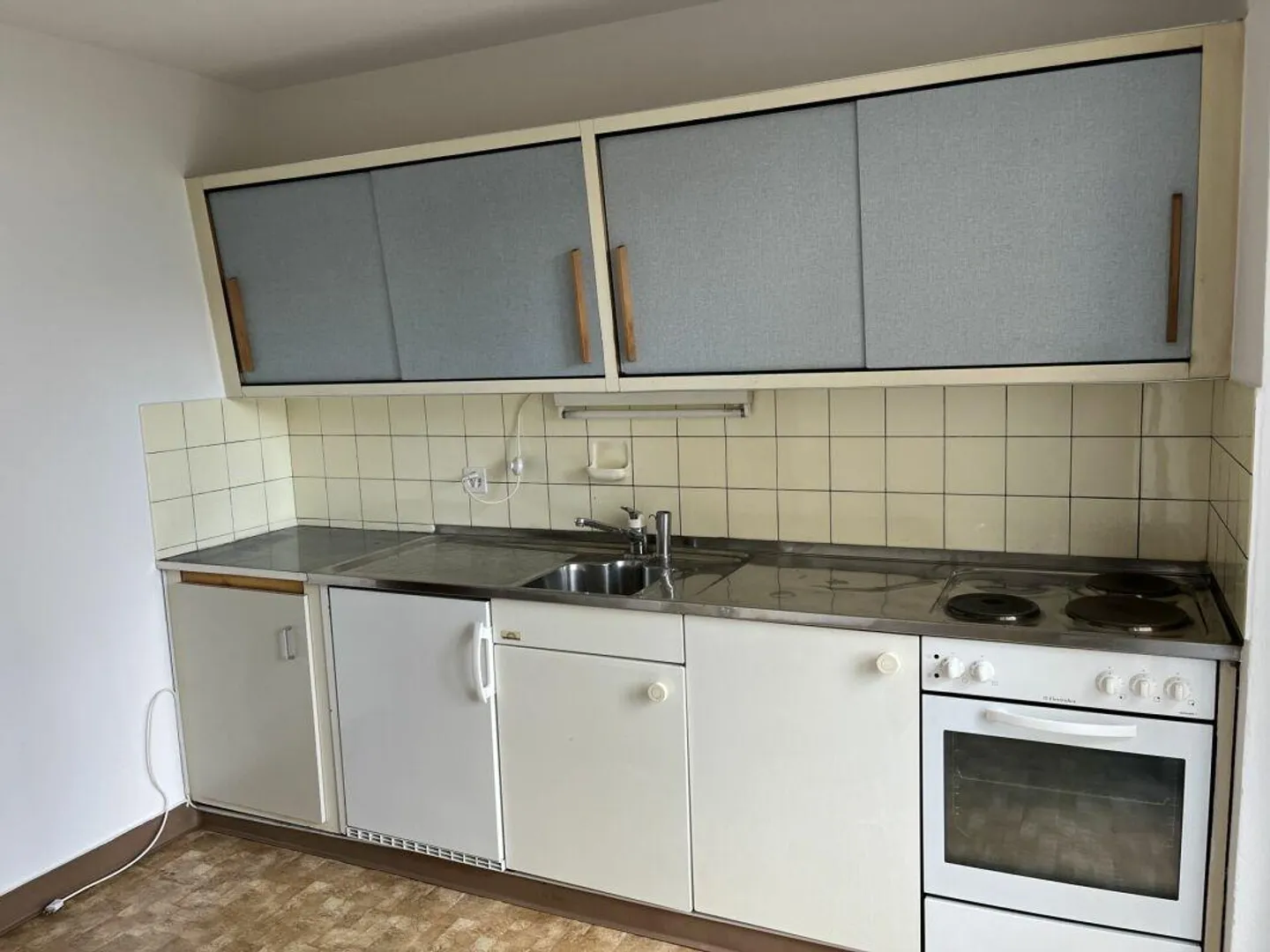 Family-friendly old apartment with balcony in a quiet location - Photo 2 of 11