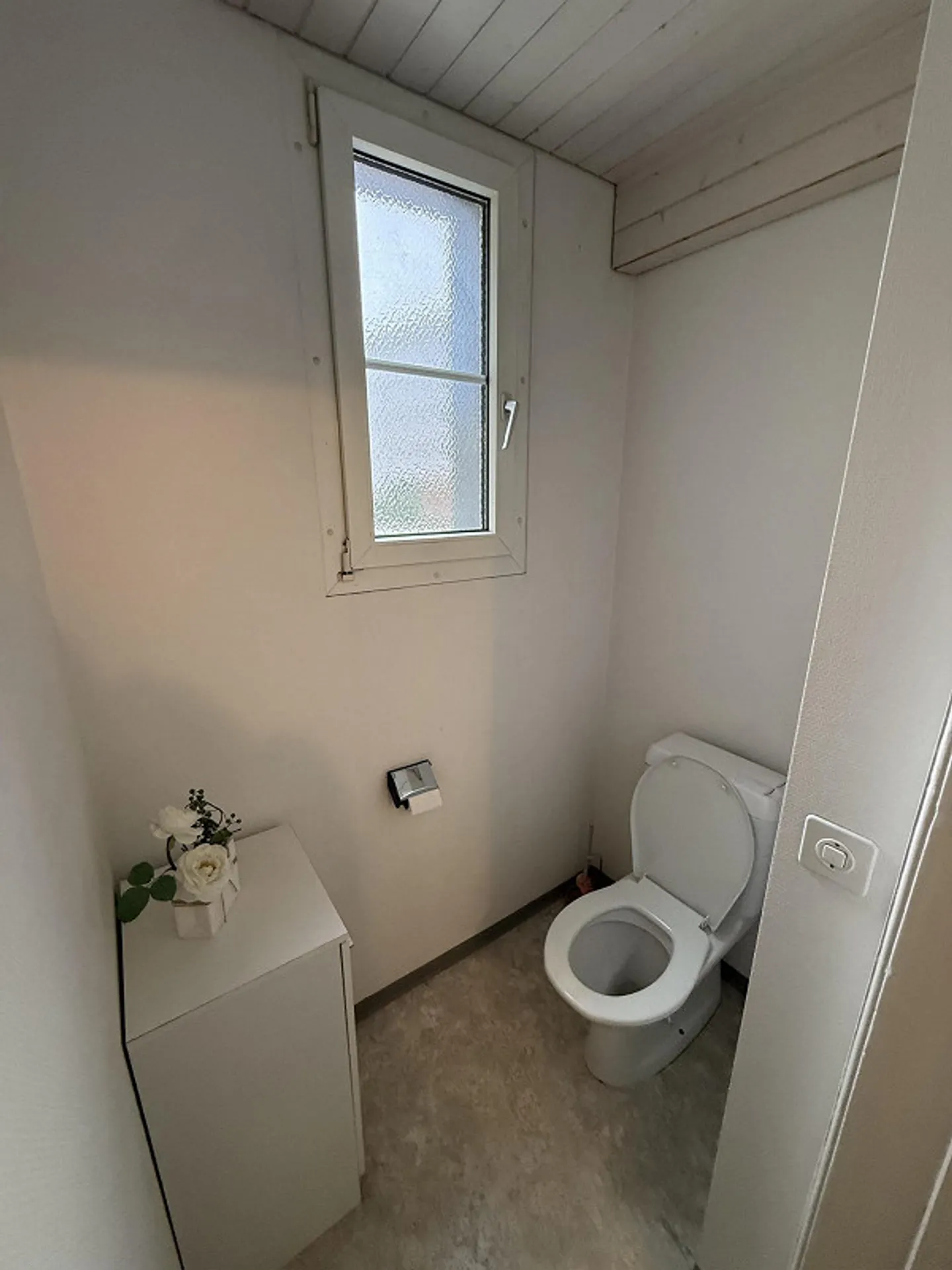 Office or quiet workshop - Photo 3 of 8