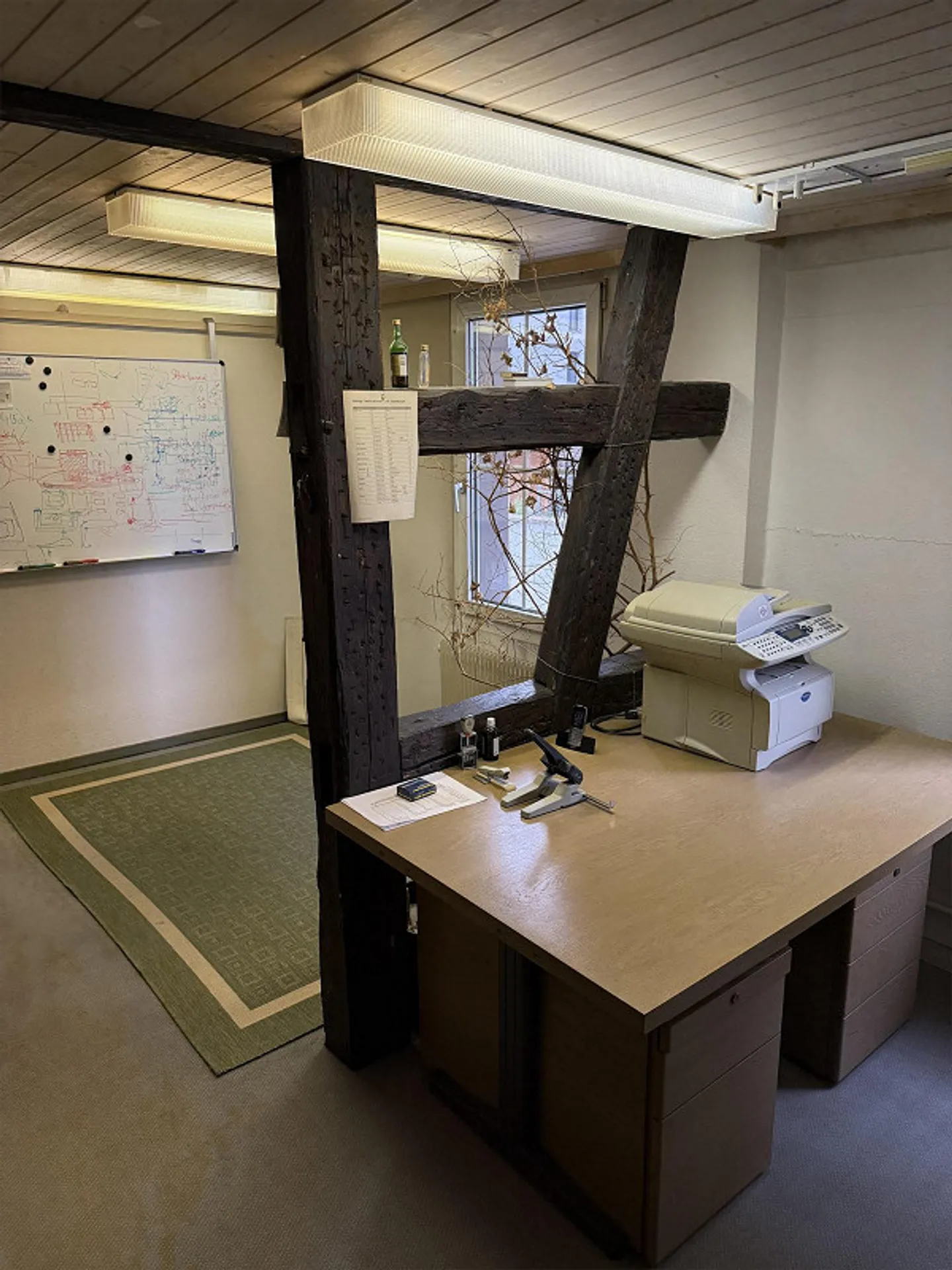 Office or quiet workshop - Photo 4 of 8