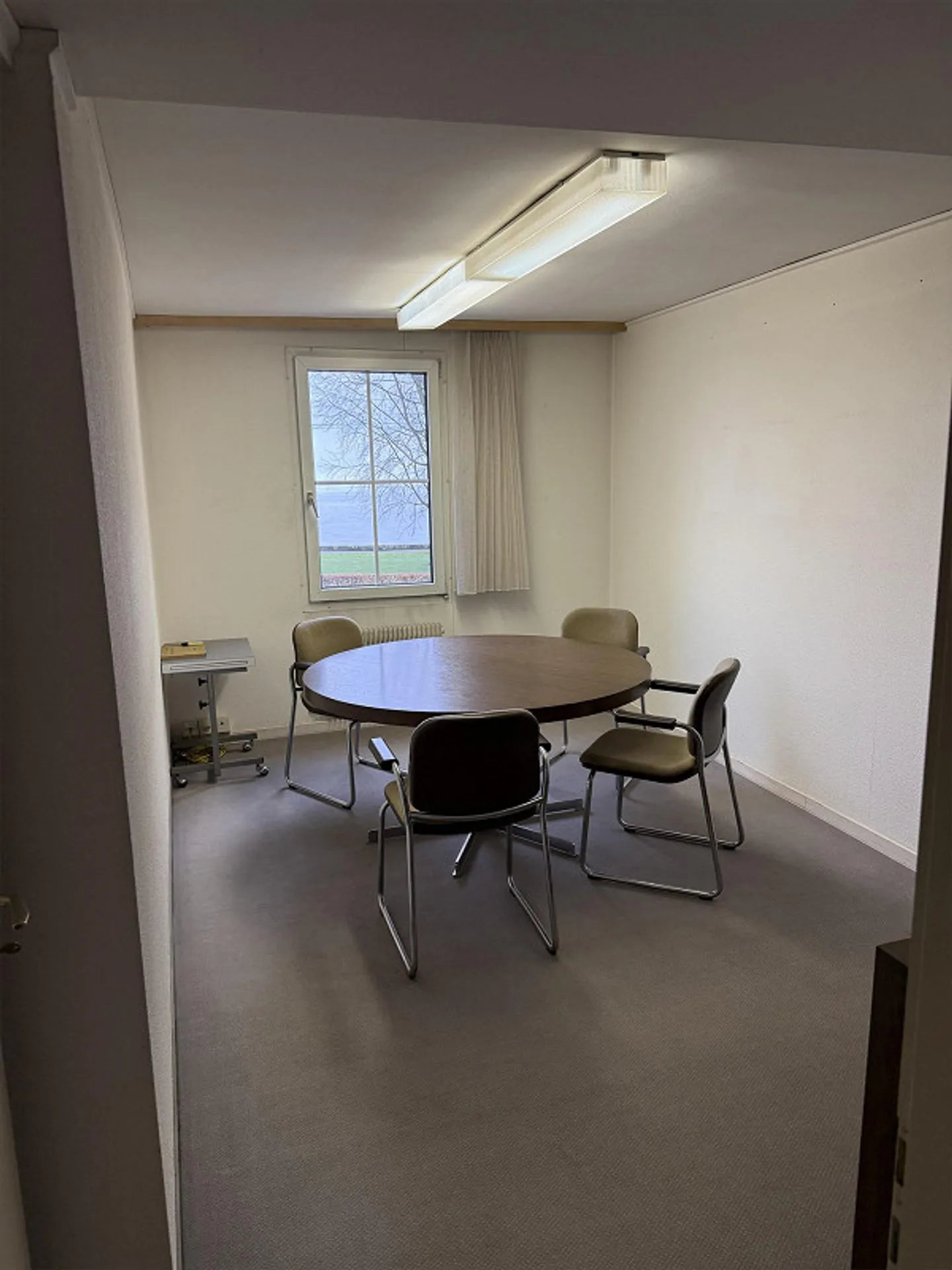 Office or quiet workshop - Photo 5 of 8