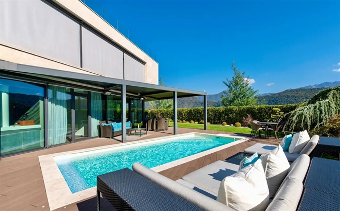 APPARTAMENTO LUSSUOSO MODERNO CON GIARDINO, PISCINA E VISTA PANORAMICA - Foto 1 di 19