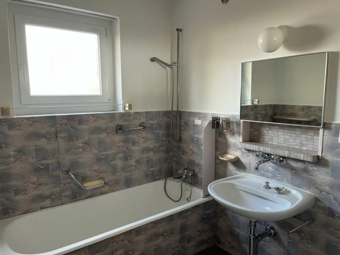 Family-friendly old apartment with balcony in a quiet location - Photo 4 of 11