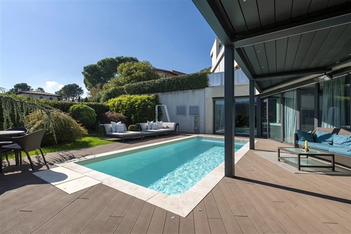 APPARTAMENTO LUSSUOSO MODERNO CON GIARDINO, PISCINA E VISTA PANORAMICA - Foto 4 di 19