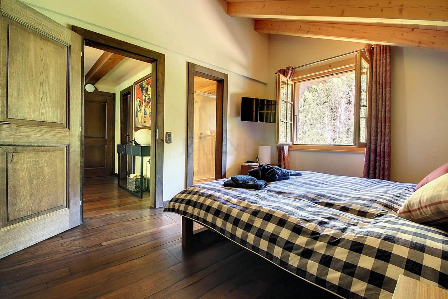 Idyllic duplex with breathtaking view - Photo 8 of 10