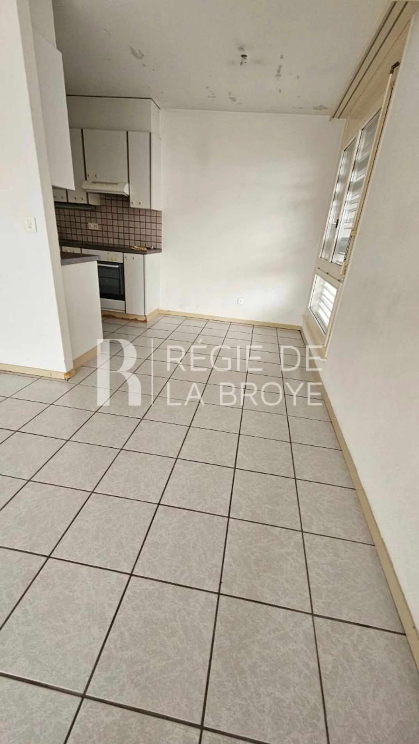 3.5 Room Apartment - Photo 2 of 7