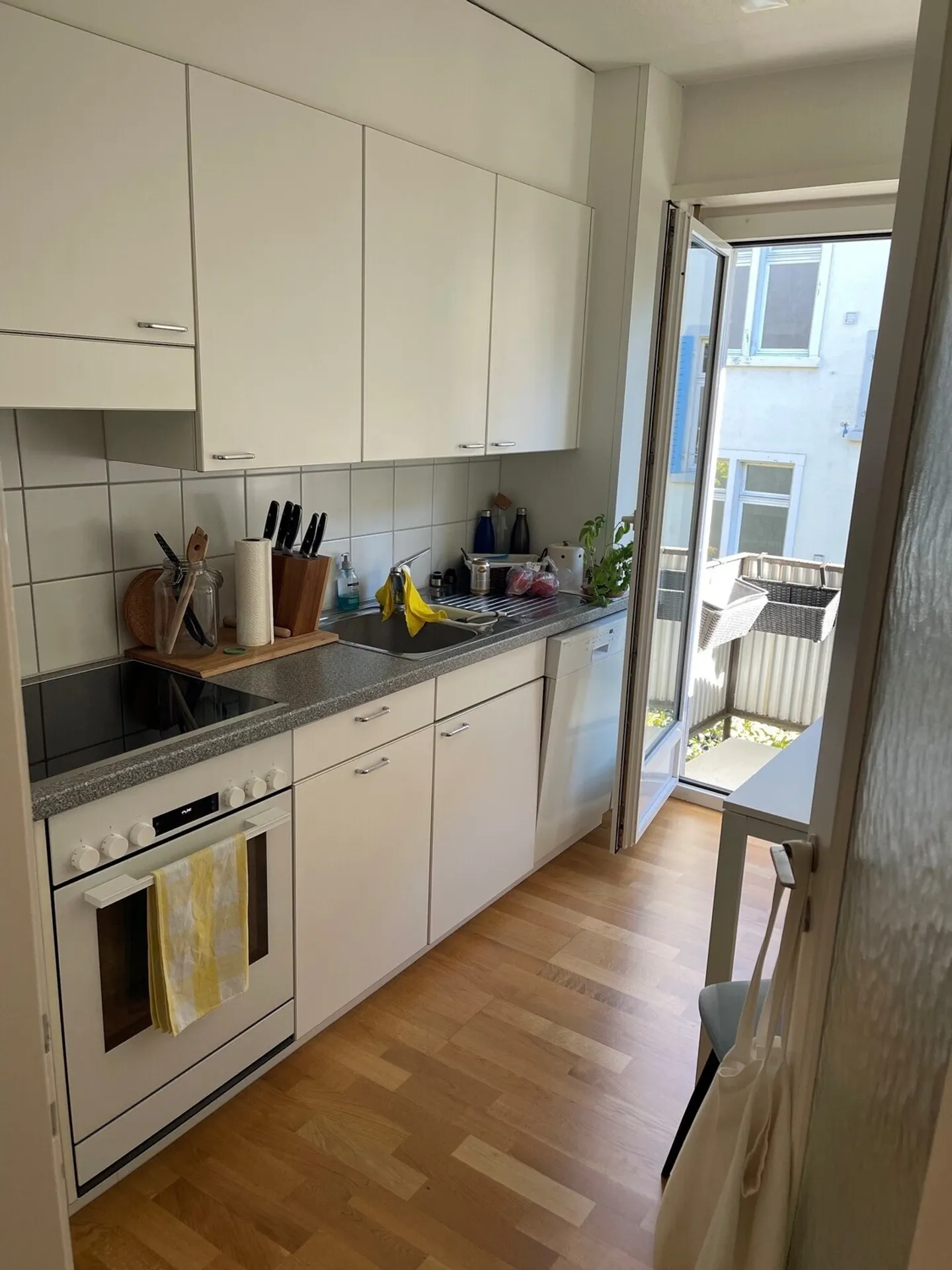 2½ ROOM APARTMENT IN ZURICH - DISTRICT 8, FURNISHED, TEMPORARY - Photo 3 of 6