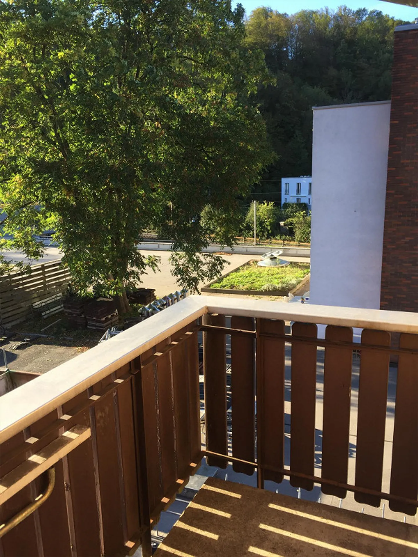 Cozy and sunny 3-room apartment close to the city - Photo 3 of 5