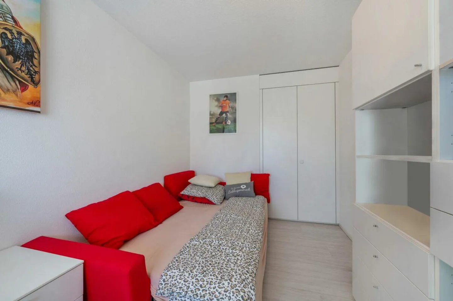 5.5-Room Semi-Detached Family House in a Family-Friendly, Quiet Residential Area - Photo 12 of 16