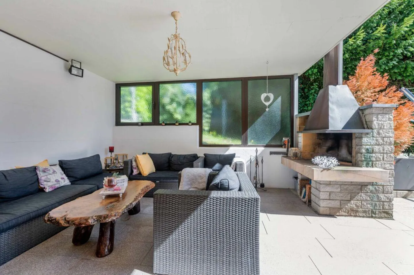 5.5-Room Semi-Detached Family House in a Family-Friendly, Quiet Residential Area - Photo 13 of 16