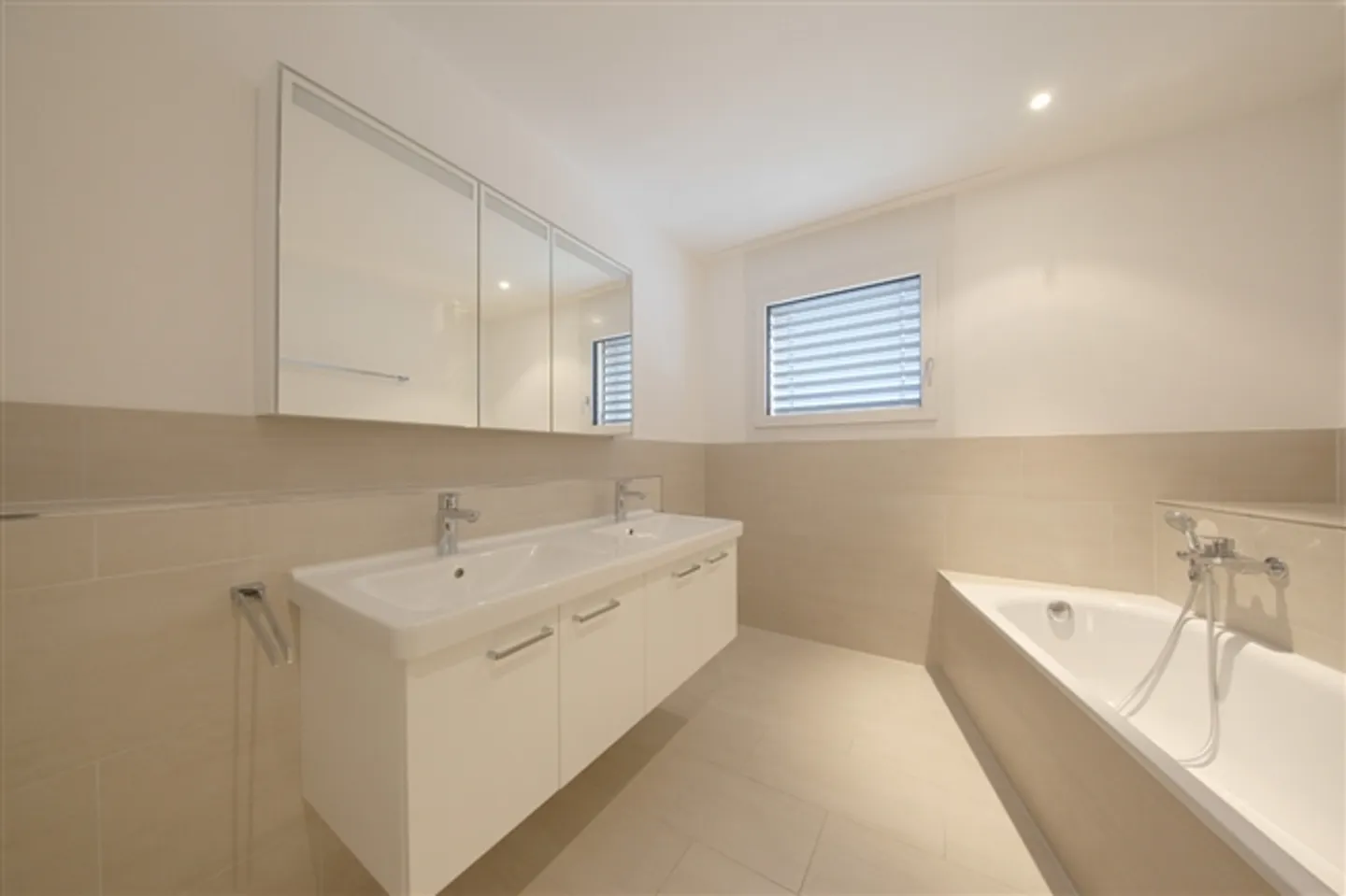 Comfortable, modern, spacious apartment with a panoramic view - Photo 10 of 10