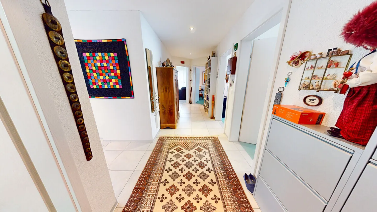 Spacious Apartment with Balcony - Photo 15 of 21