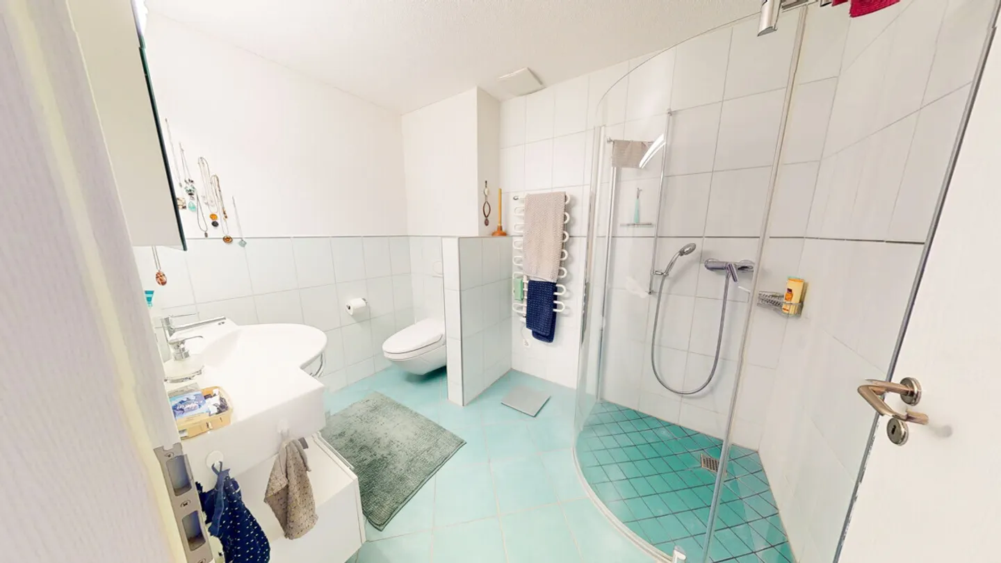 Spacious Apartment with Balcony - Photo 14 of 21