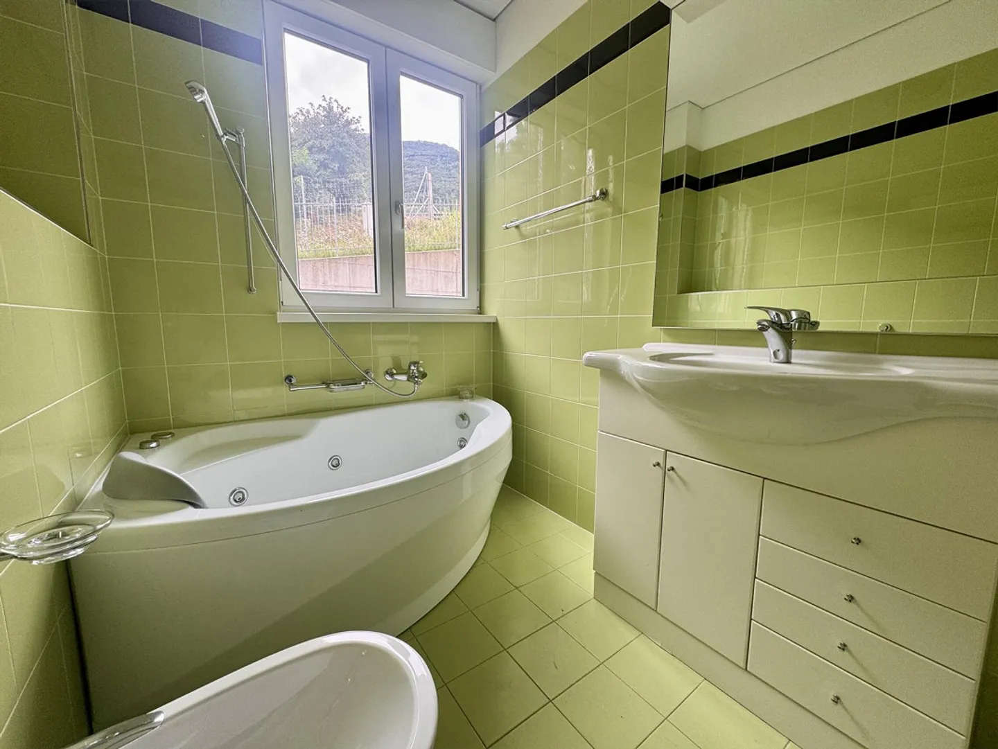 OPPORTUNITÉ - APPARTEMENT MODERNE DE 3.5 PIÈCES AVEC TERRASSE À RIVERA - Photo 8 sur 9