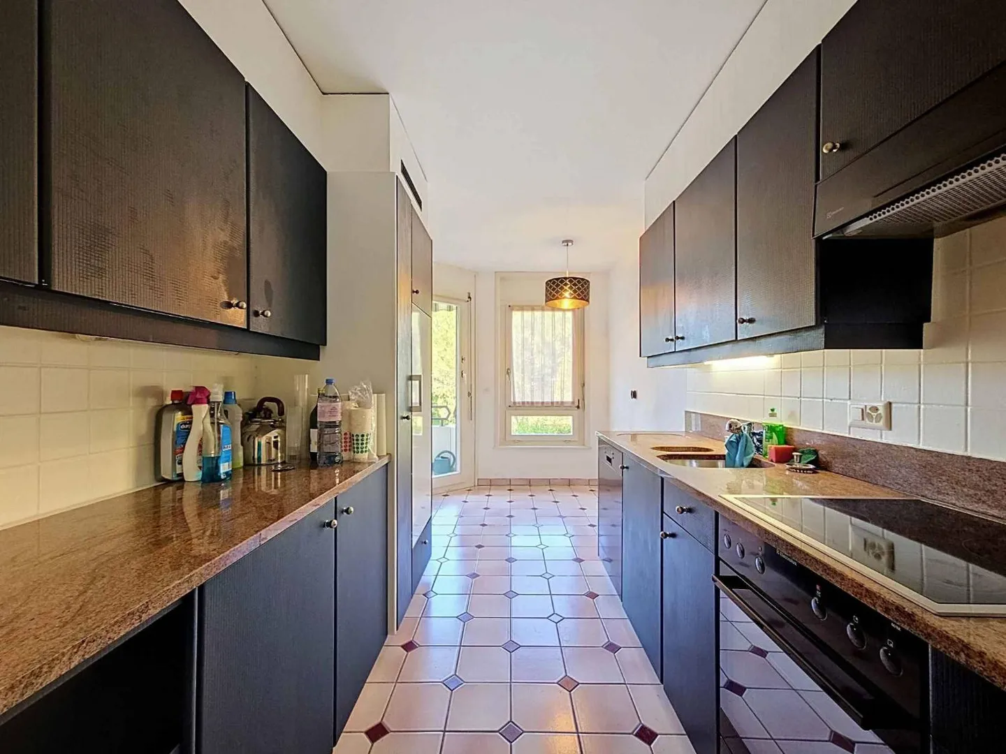 Elegante appartamento familiare di 4,5 locali con camino e loggia - Foto 4 di 13