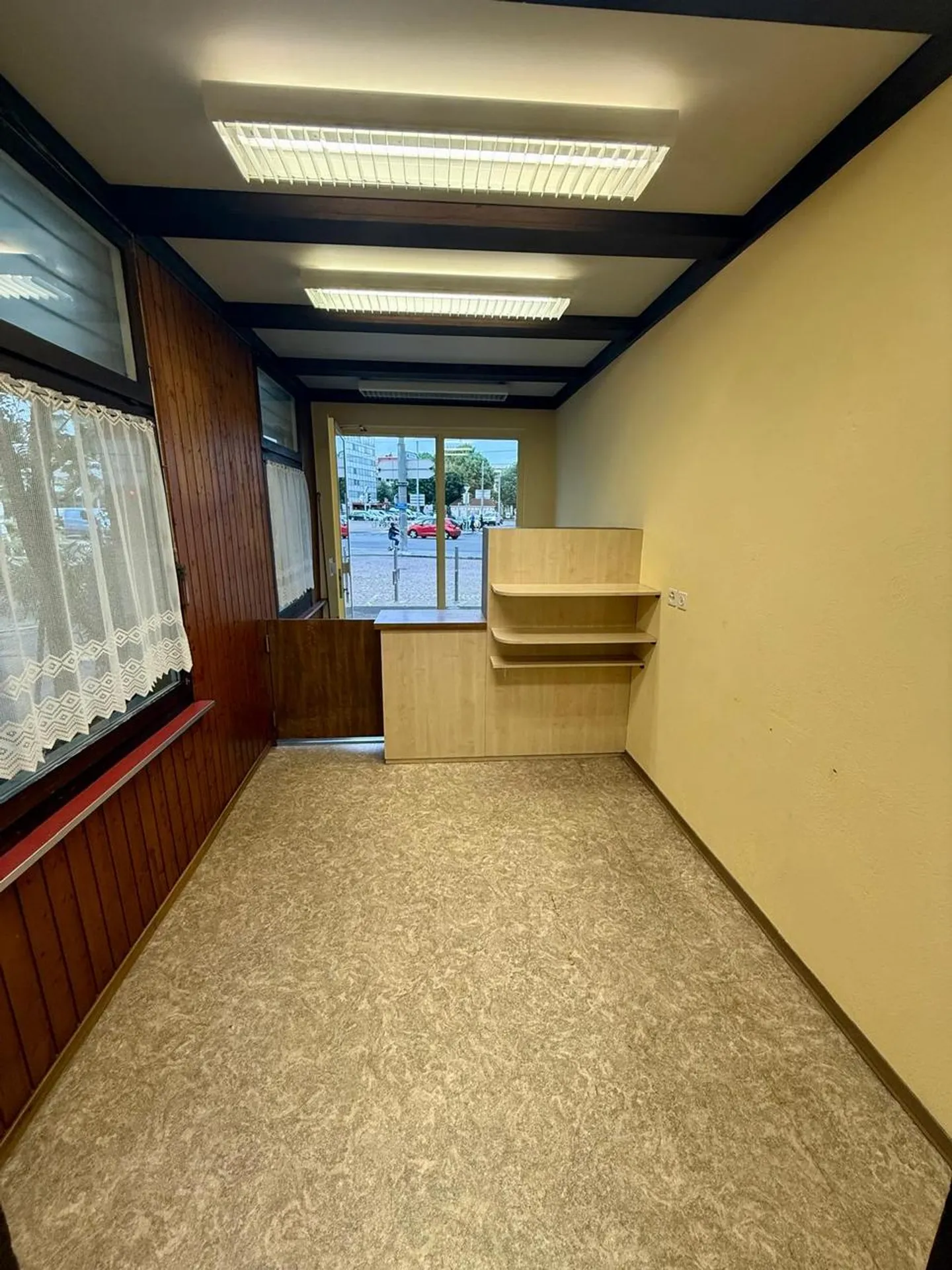 Commercial space in a central location - Photo 3 of 6