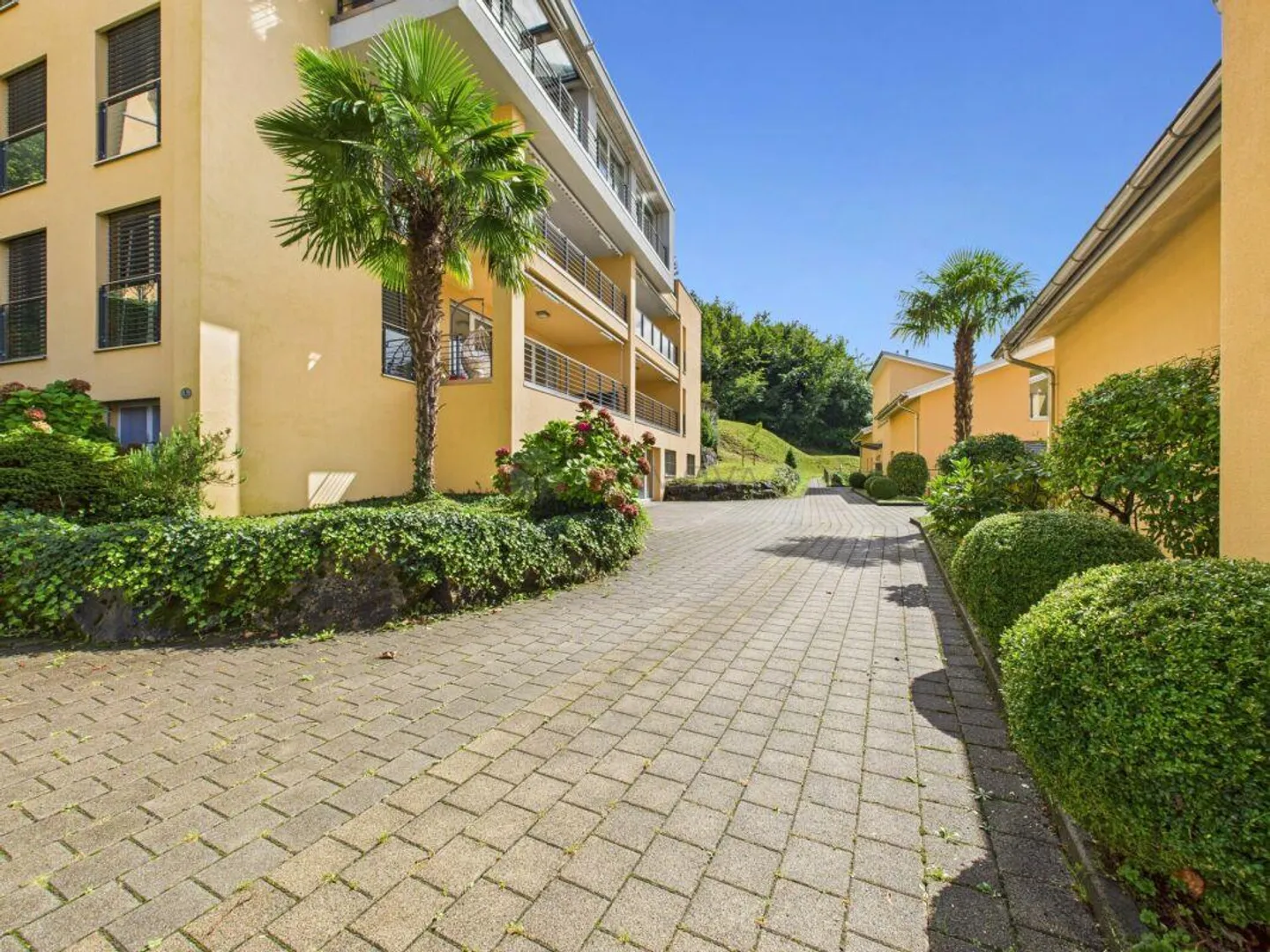 Vivere nella migliore posizione a Brunnen con vista sul lago e panorama montano - Foto 11 di 12
