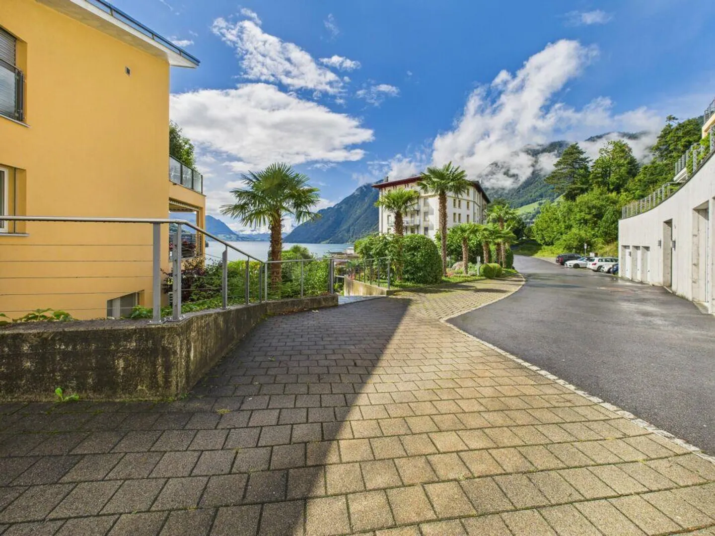 Vivere nella migliore posizione a Brunnen con vista sul lago e panorama montano - Foto 12 di 12