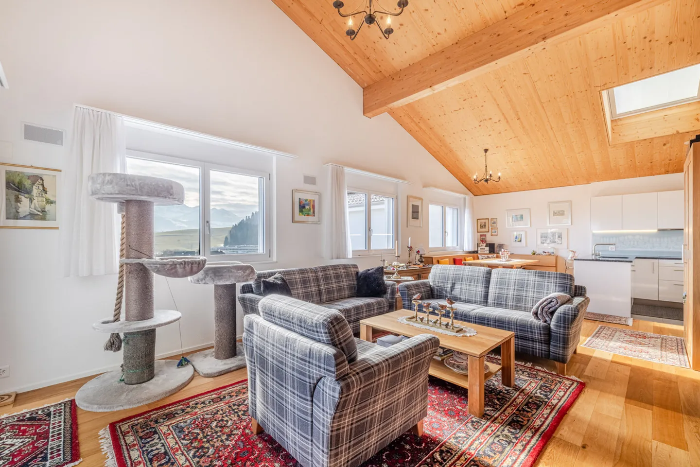 Moderne Maisonette mit Loggia - Foto 1 von 9