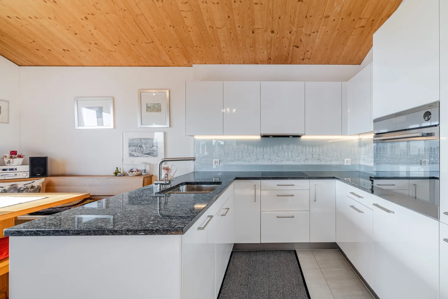 Moderne Maisonette mit Loggia - Foto 3 von 9