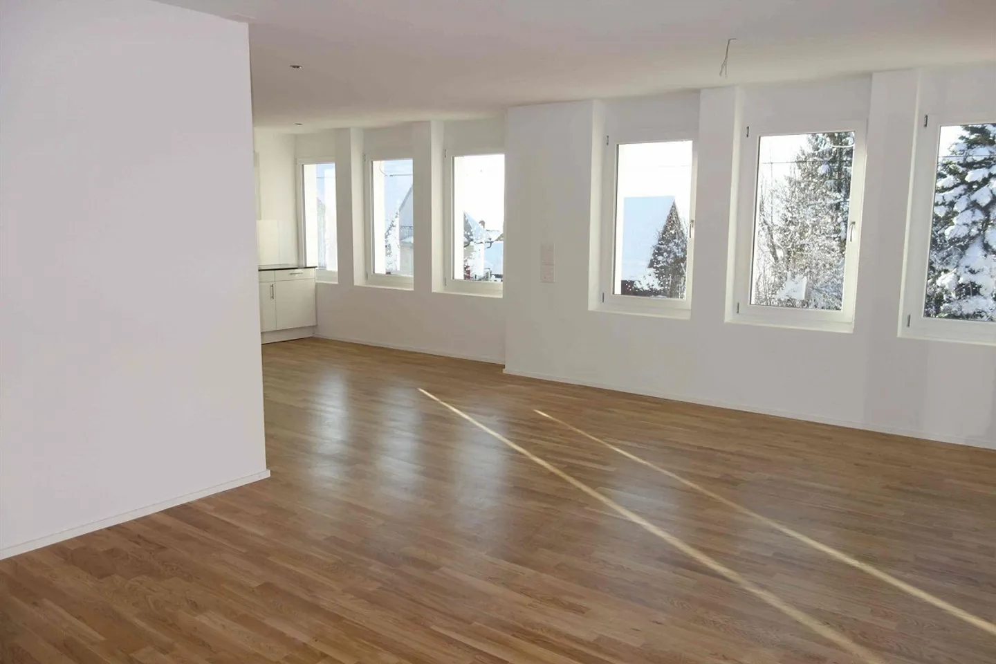 3,5 Zi-Wohnung modern mit grossem Sitzplatz - Foto 1 von 7