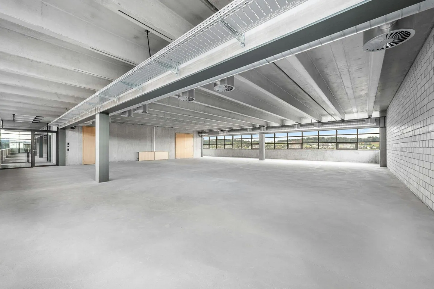 Travailler avec vision : Espaces de bureau/commerciaux à partir de 134m² dans le Zwhatt-Pen... - Photo 1 sur 12