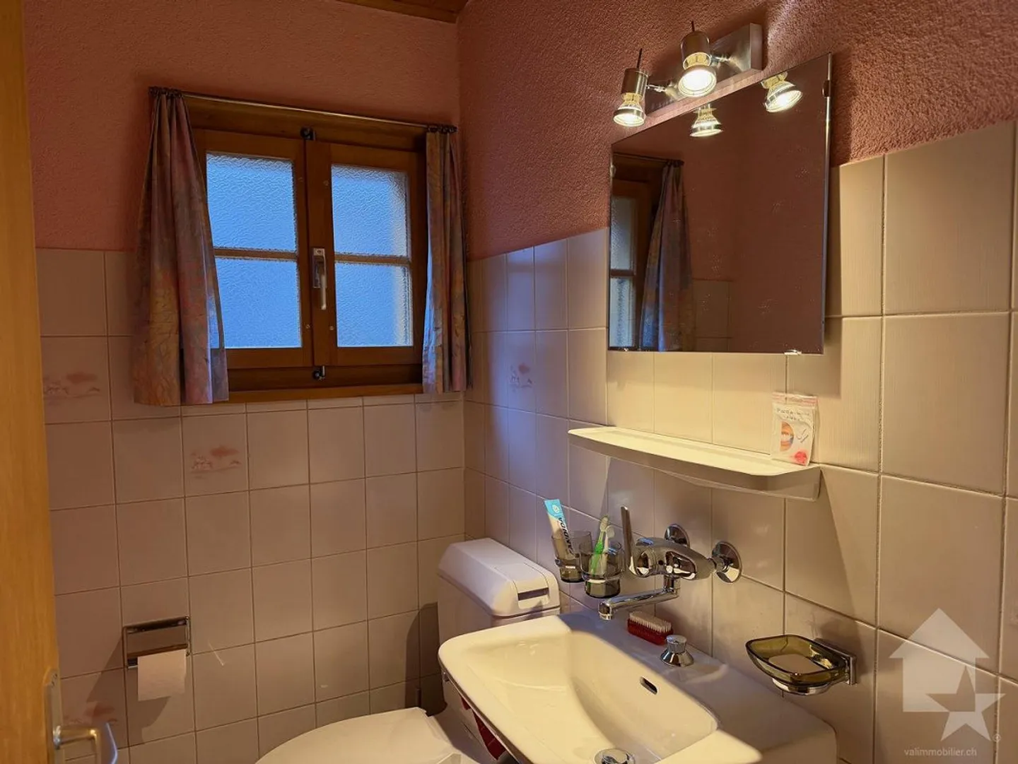 Incantevole chalet di 4.5 locali, posizione bucolica - Foto 25 di 30