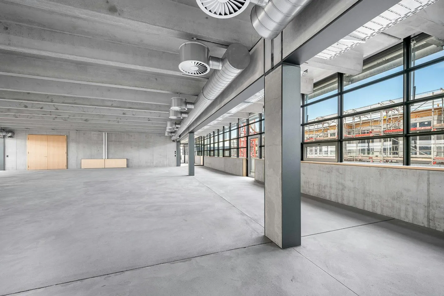 Travailler avec vision : Espaces de bureau/commerciaux à partir de 134m² dans le Zwhatt-Pen... - Photo 2 sur 12
