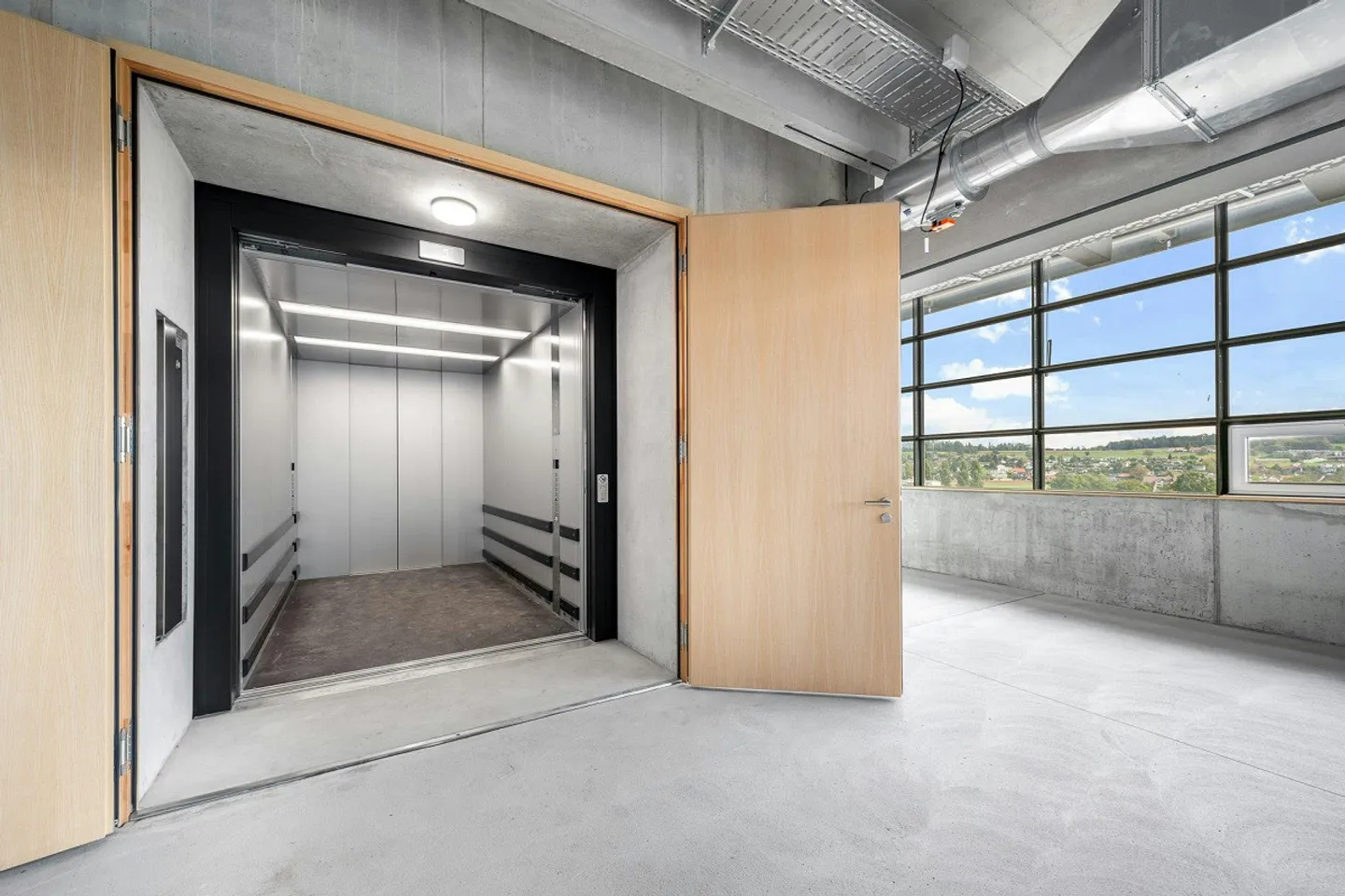 Travailler avec vision : Espaces de bureau/commerciaux à partir de 134m² dans le Zwhatt-Pen... - Photo 4 sur 12