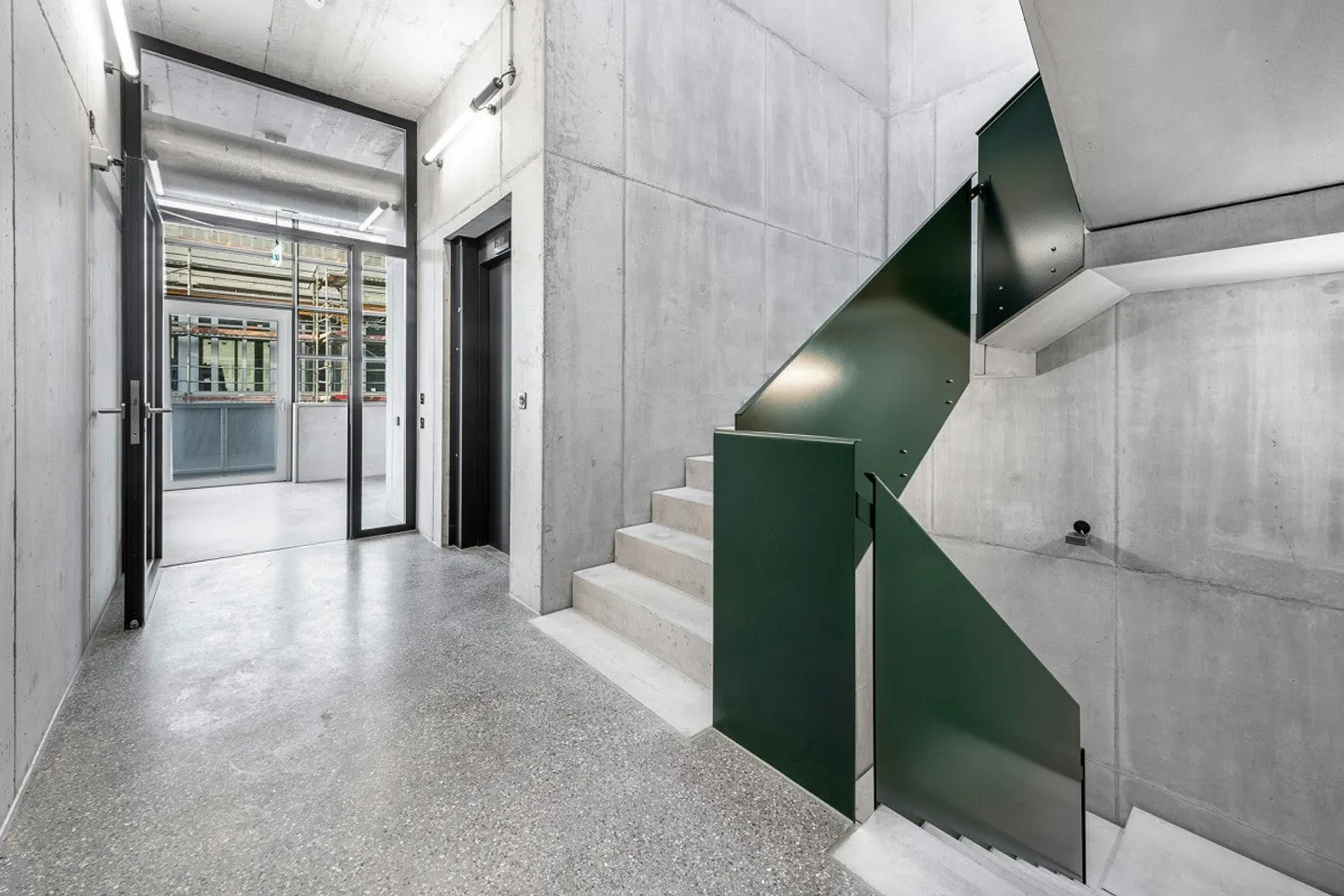 Travailler avec vision : Espaces de bureau/commerciaux à partir de 134m² dans le Zwhatt-Pen... - Photo 7 sur 12