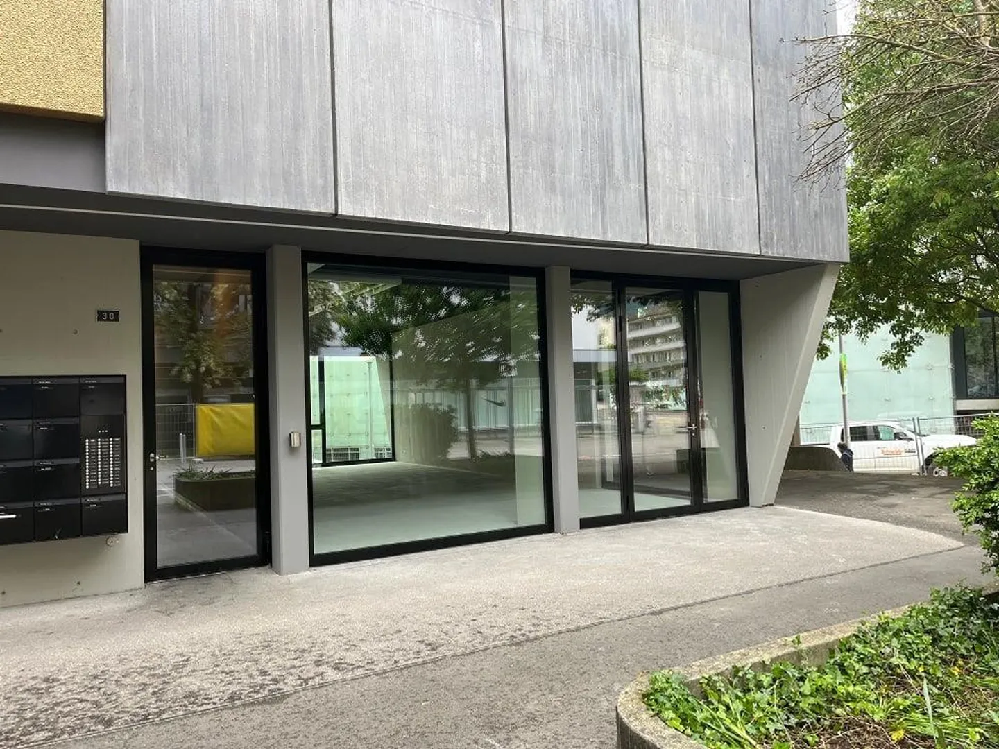 Spazio commerciale in affitto in posizione privilegiata - Foto 2 di 7