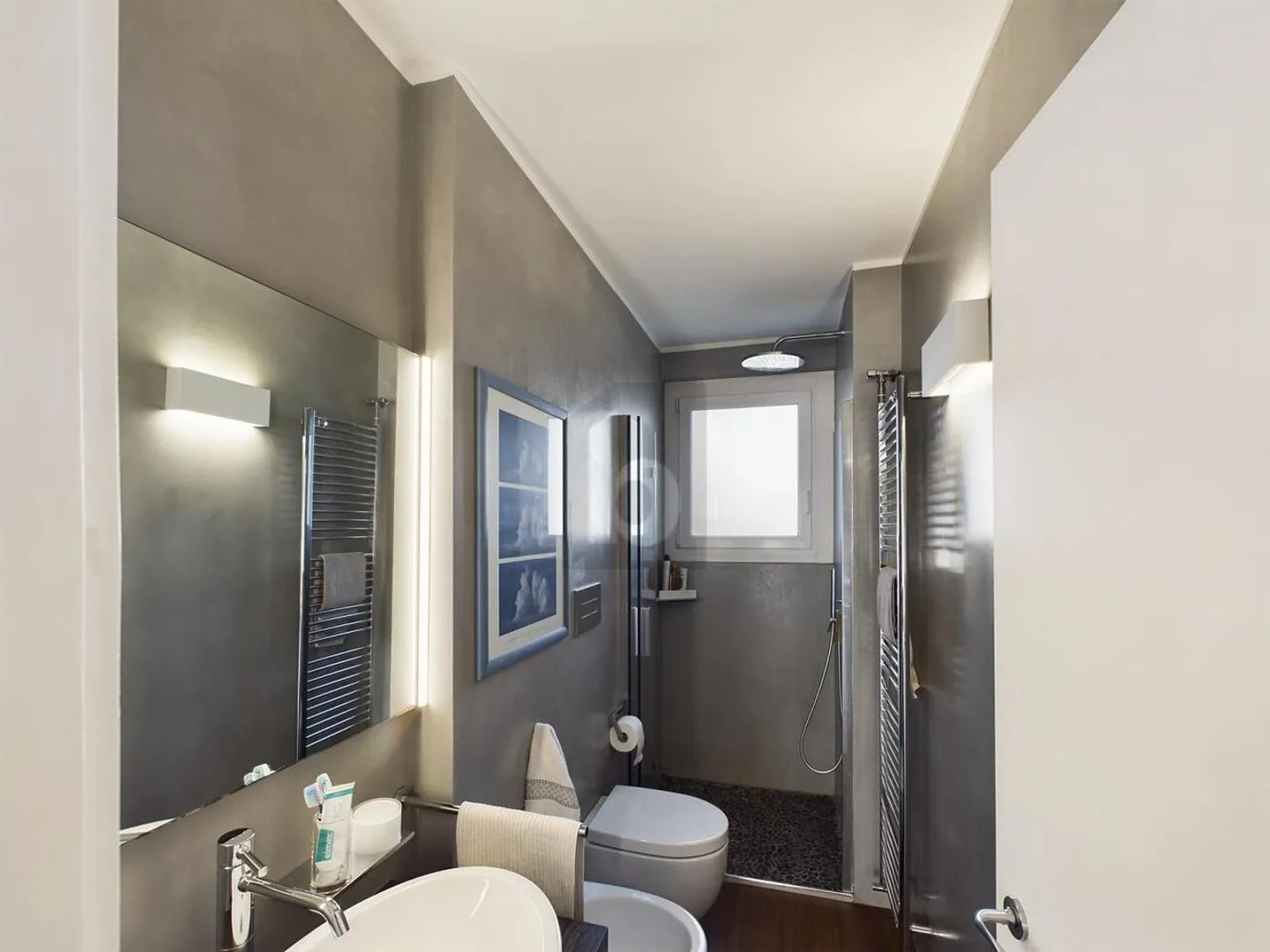 BRIGHT AND SPACIOUS - Photo 4 of 6